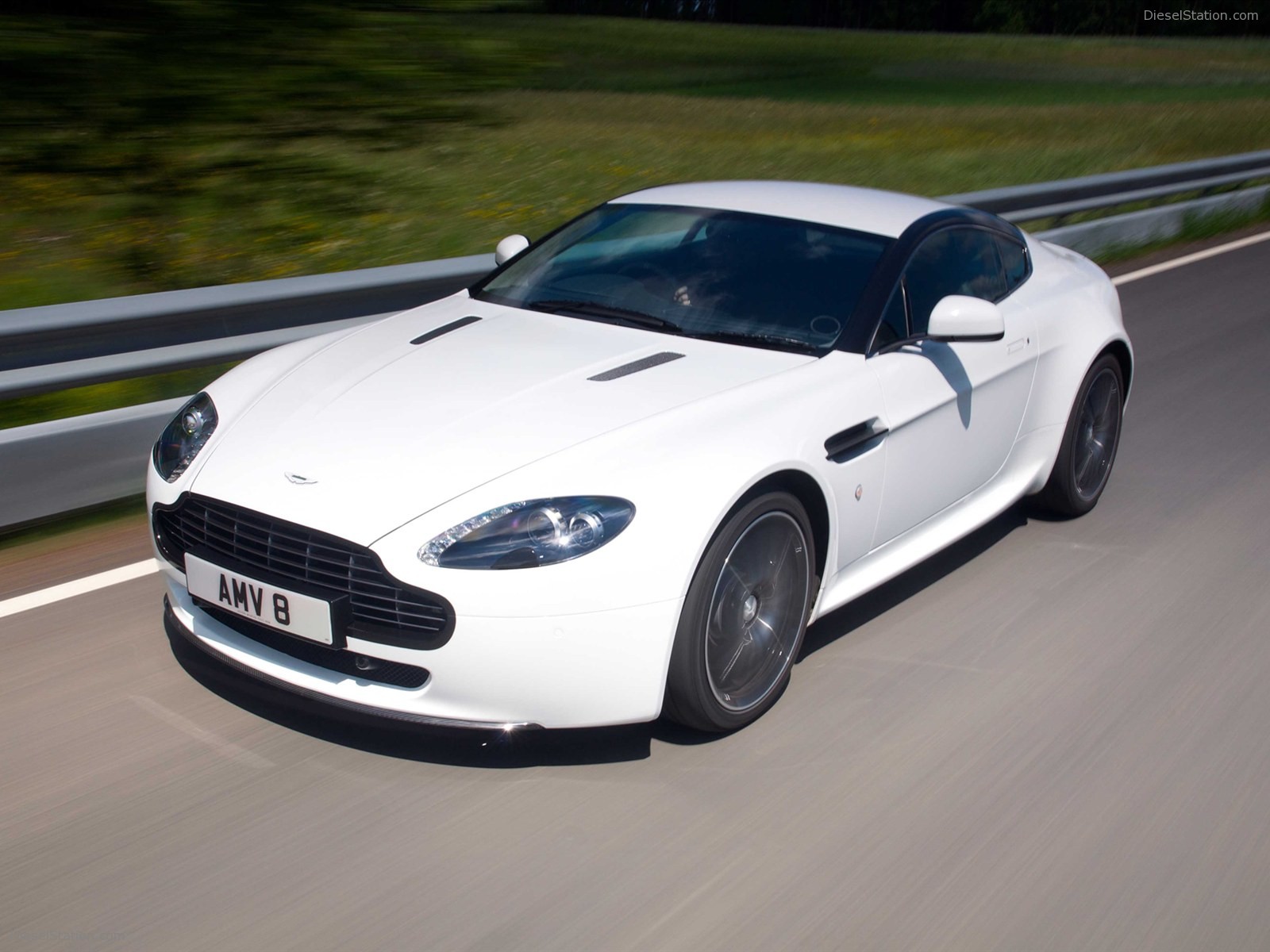 Aston Martin V8 Vantage N420 2011